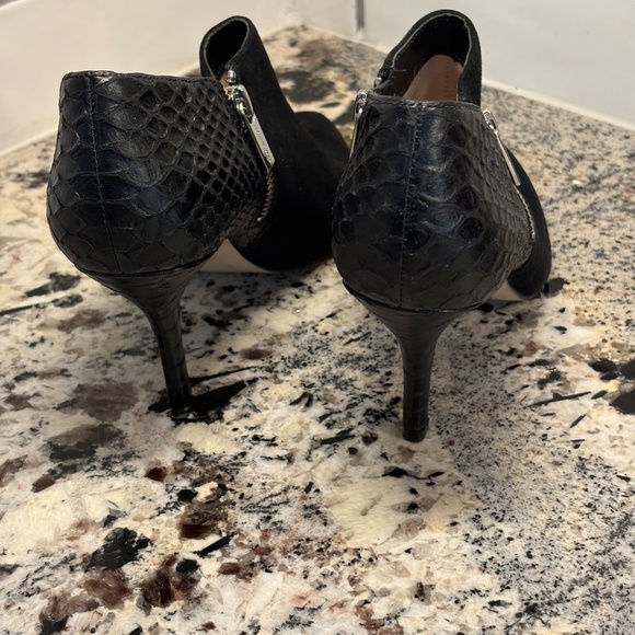 MICHAEL Michael Kors Clara Mid Booties. - Picture 12 of 15